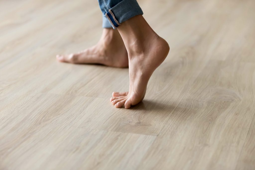 Laminat knarrt: Ursachen, schnelle Lösungen und praktische Tipps