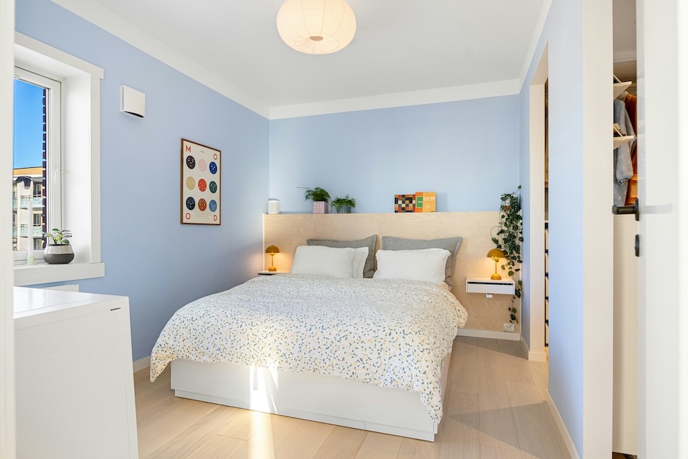 Kleine Schlafzimmer einrichten: Diese Farben machen den Raum noch enger
