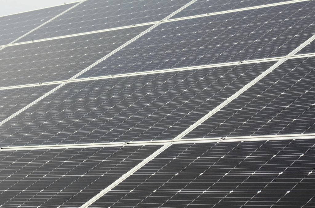 Solarmodule im Vergleich: Worauf es bei Leistung, Wirkungsgrad und Langlebigkeit wirklich ankommt
