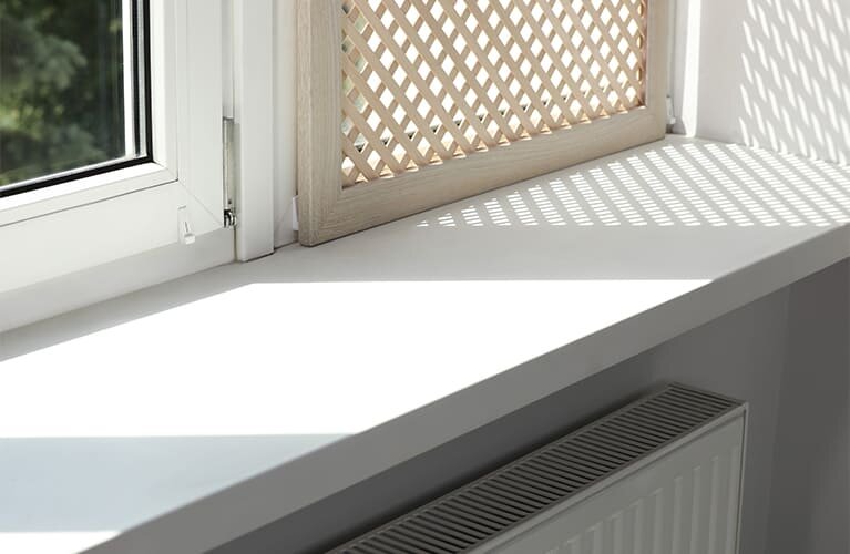 Fensterbänke aus Kunststoff, Holz, Stein, Keramik oder HPL: Was wählen, Vergleich und Preise in Deutschland 2026 Fensterbänke aus Kunststoff, Holz, Stein, Keramik oder HPL: Was wählen, Vergleich und Preise in Deutschland 2026