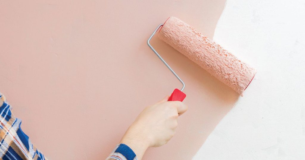 Wand streichen 2026: Welche Farbe passt zu Wohnung, Küche und Bad?