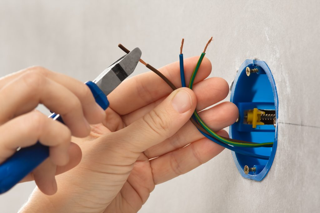 Elektroinstallation bei der Renovierung: Steckdosen, Licht und Sicherheitsregeln
