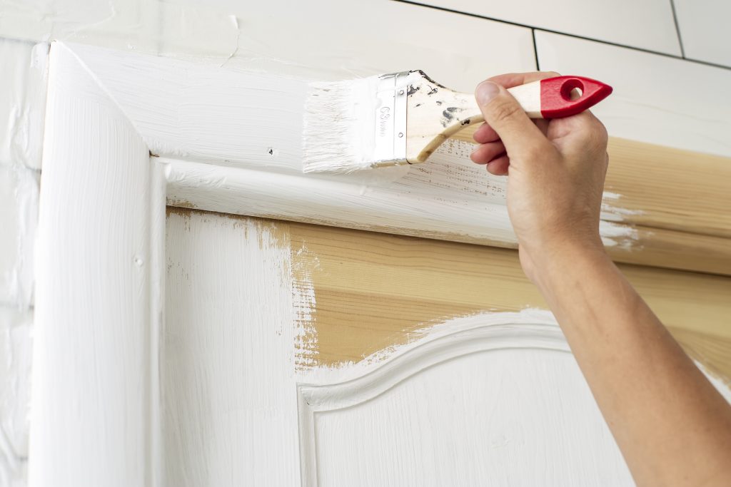 Türen in der Wohnung renovieren: Streichen, Folieren oder Austauschen?