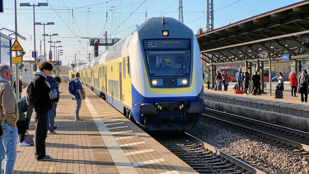 Bahnstrecke zwischen Hamburg und Bremen gesperrt: Ursache und Dauer der Störung