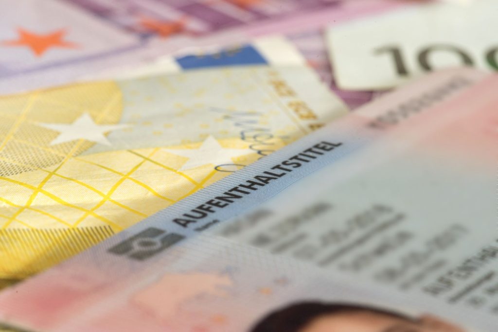 Aufenthaltstitel in Deutschland 2026: Visum, Verlängerung und Niederlassungserlaubnis