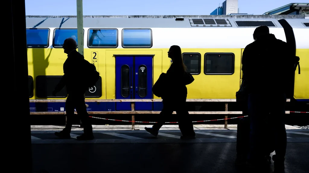 Bahnstrecke zwischen Hamburg und Bremen gesperrt: Ursache und Dauer der Störung