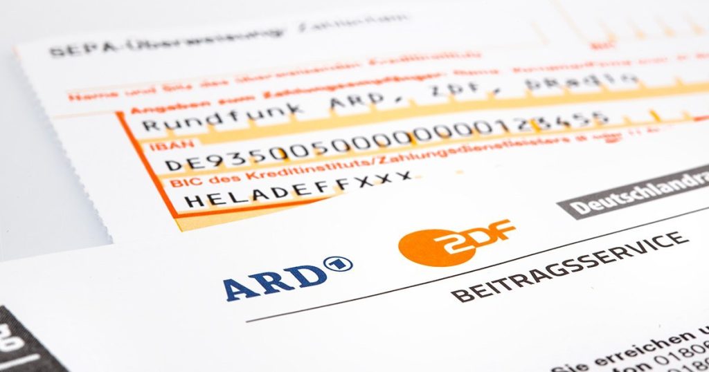 Rundfunkbeitrag 2026: wer ist befreit, wie meldet man ab und welche Tricks helfen wirklich.