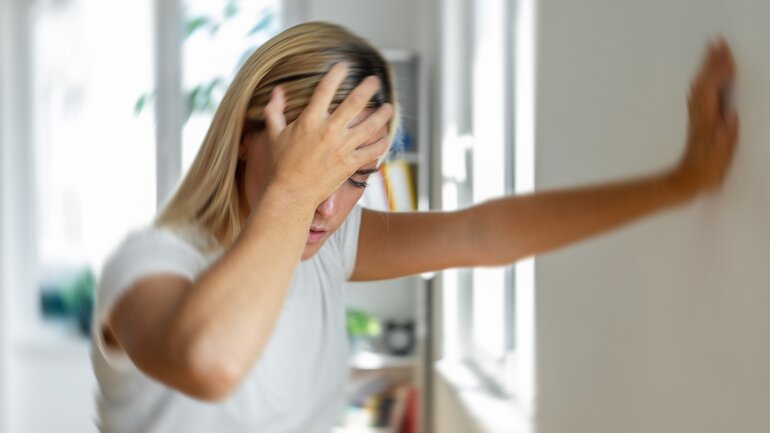 Magnesiummangel Symptome: Wann Krämpfe, Müdigkeit und Herzrasen Warnzeichen sind
