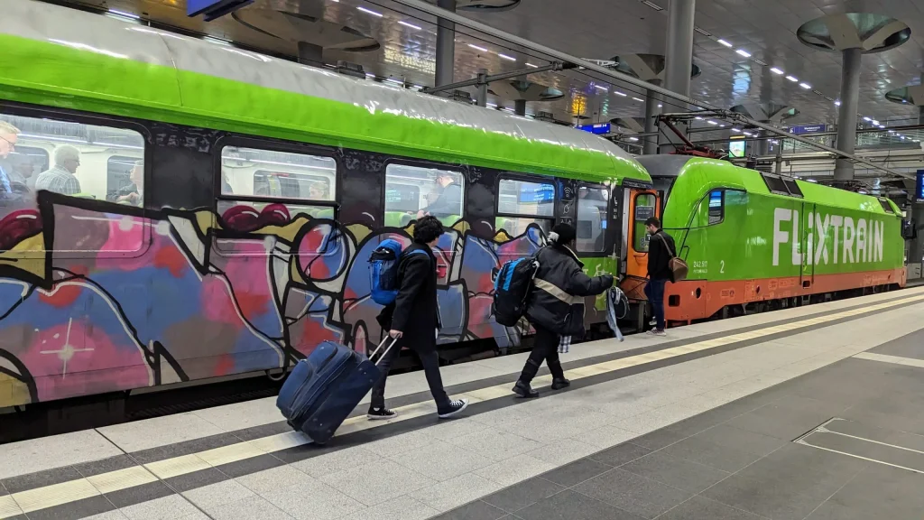 Flixtrain überfährt Halt-Signal bei Wieren – interne Untersuchung läuft