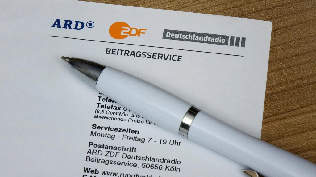 Rundfunkbeitrag 2026: wer ist befreit, wie meldet man ab und welche Tricks helfen wirklich.