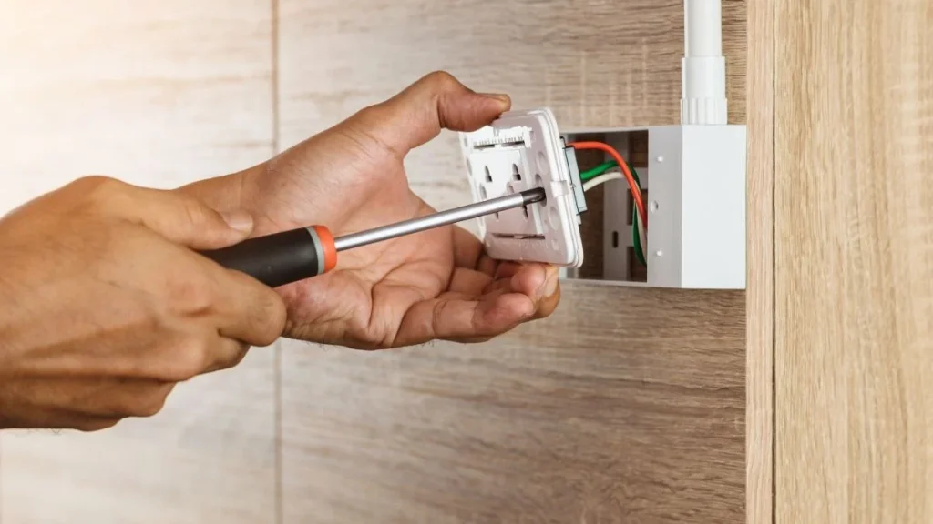 Steckdosen versetzen in der Wohnung: Regeln, Kosten und Sicherheitsfragen