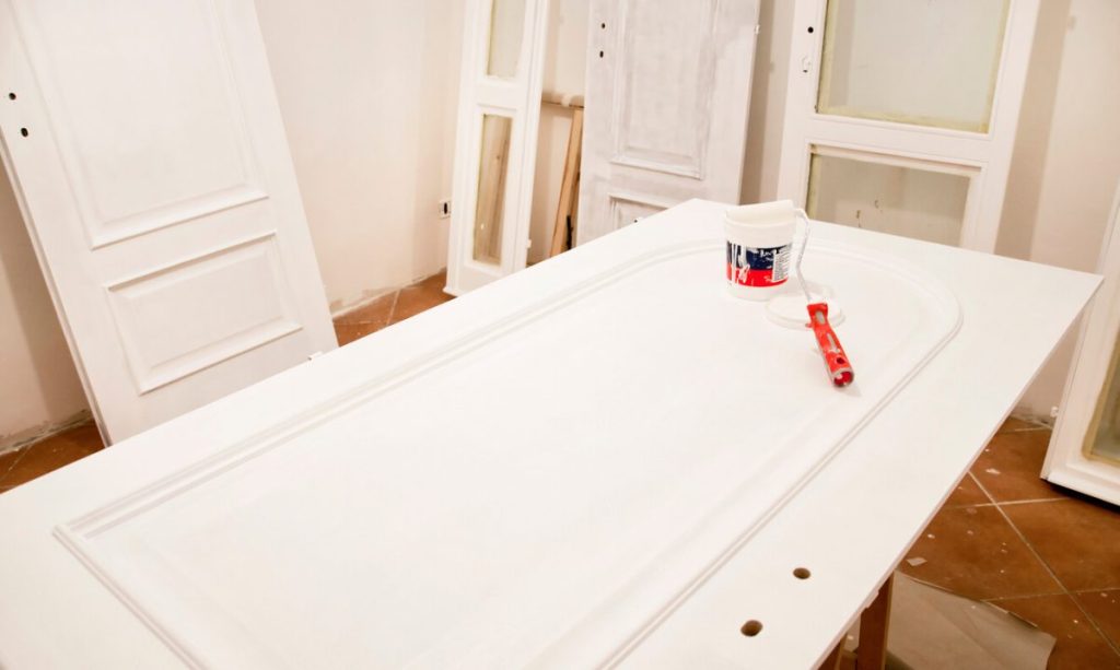 Türen in der Wohnung renovieren: Streichen, Folieren oder Austauschen?