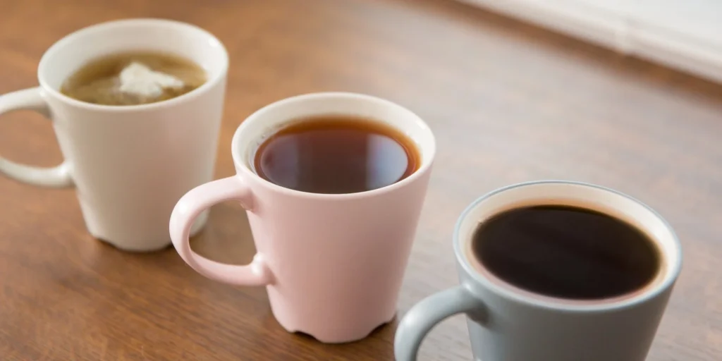 Kaffee oder Tee im Sommer: Was dem Körper bei Hitze wirklich hilft