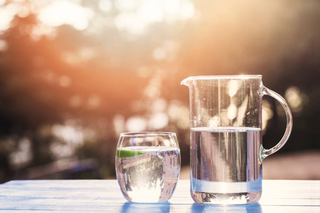 Wie viel Wasser sollte man bei Hitze trinken? Das raten Gesundheitsexperten