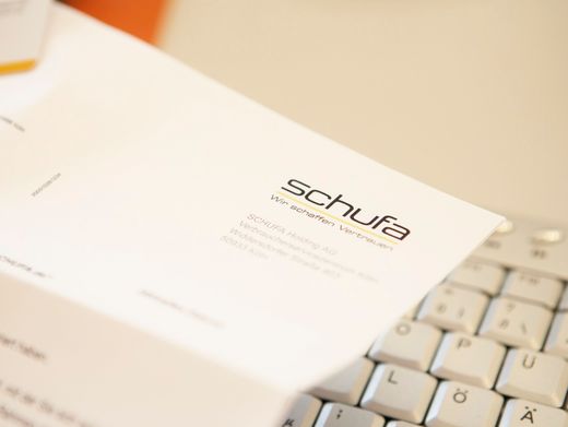 Schufa-Auskunft 2026: Kostenlos beantragen, Score verbessern und falsche Einträge löschen