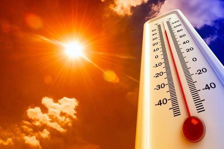 Was bei Hitze trinken: Die besten Getränke für heiße Sommertage