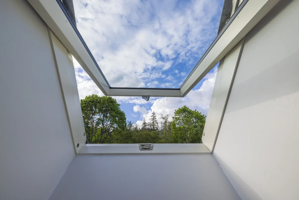 Dachfenster 2026: Velux, Roto und Einbau-Kosten
