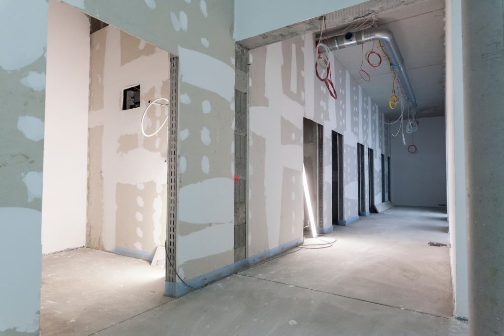 Trockenbau 2026: Wand selbst bauen — Anleitung, Material und Kosten