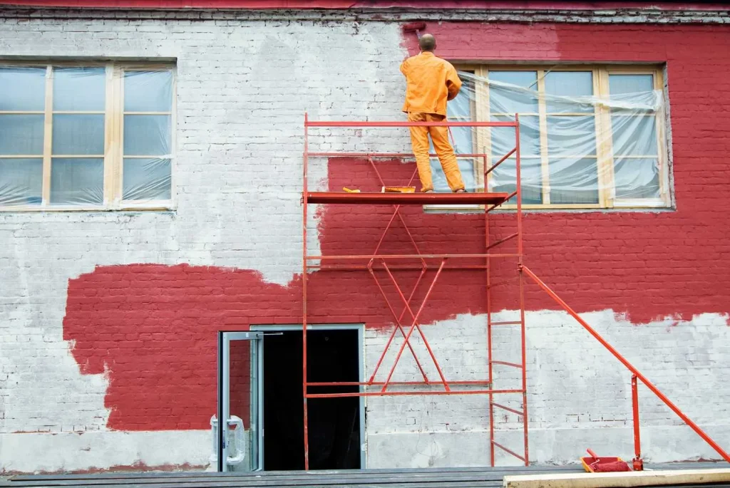 Fassade streichen 2026: Anleitung, Farbe und Kosten