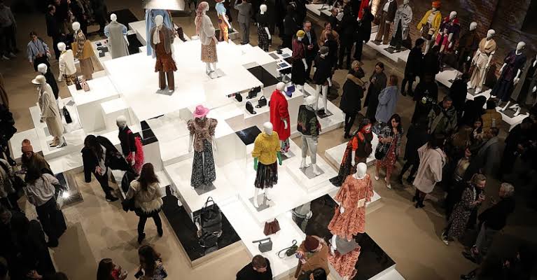 Berliner Fashion Week 2026: Termine, Designer und beste Tickets
